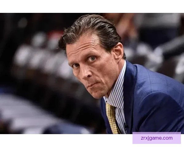 科尔谈梅尔顿拇指伤势困扰及球队第三节崩盘问题